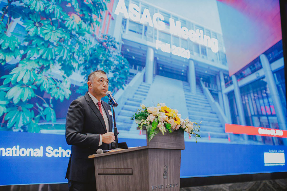 thomas jung addresses the crowd at the october asag meeting