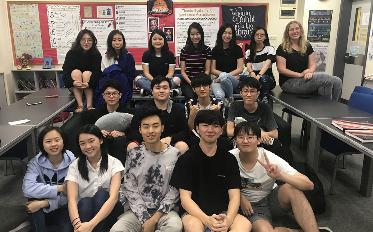 picture of Miku Makino and classmates on the AISG campus