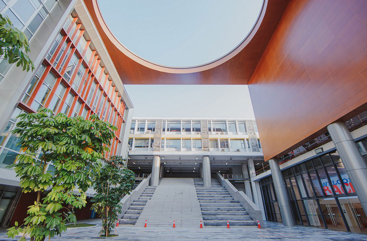 picture of the grand staircase at the entrance to Science Park