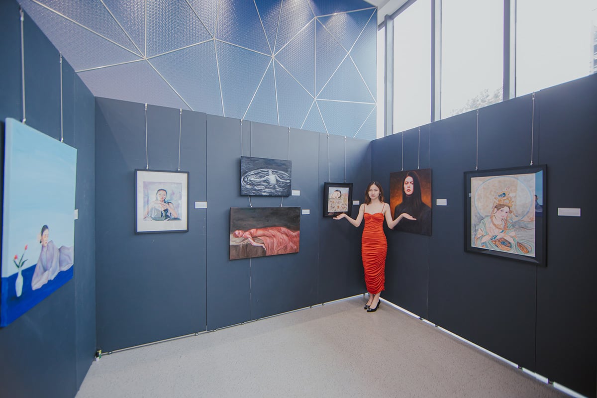 Student and her booth