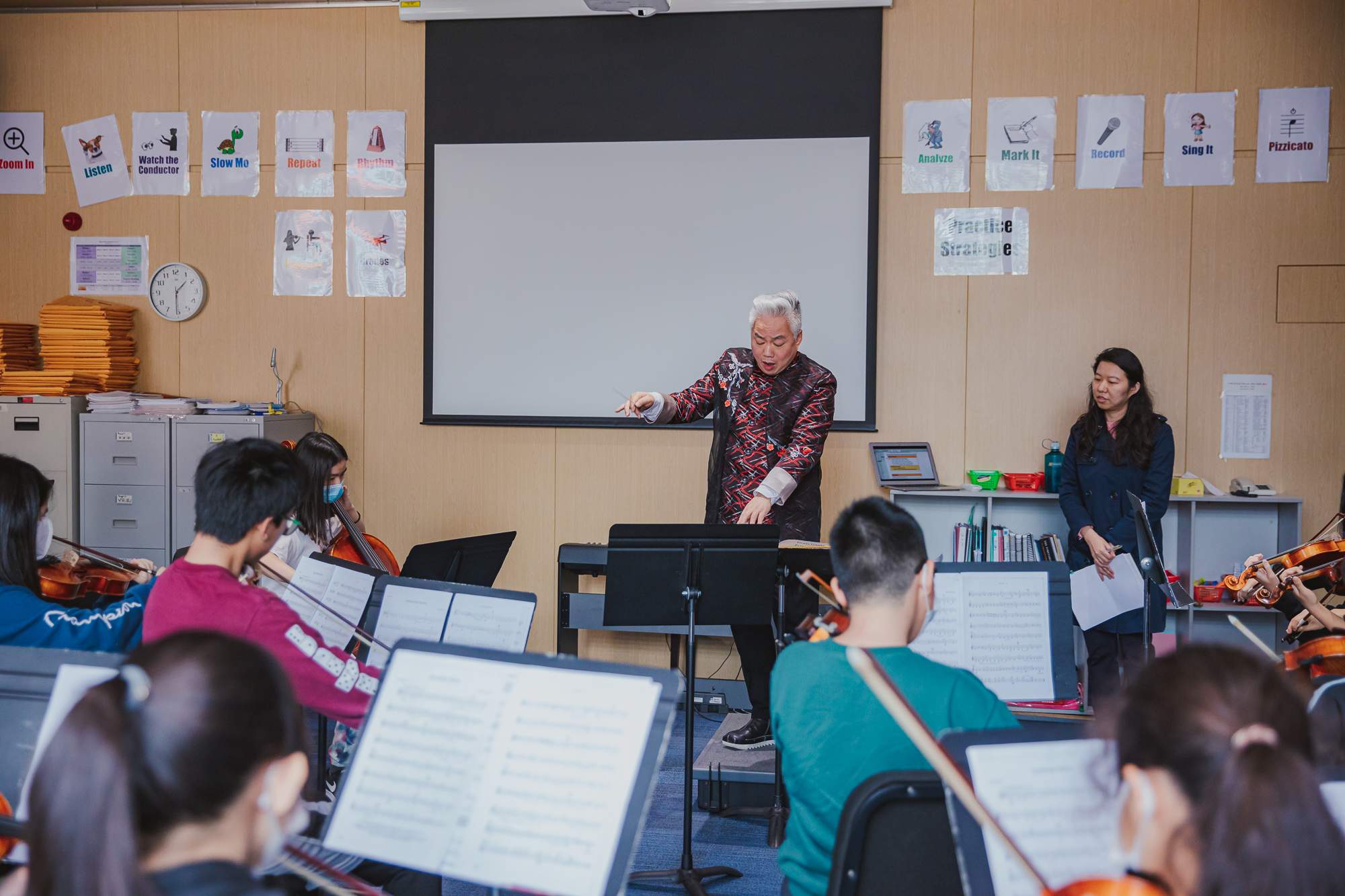AISG Speaker Series with Fang Jinlong conducted a music class in secondary school