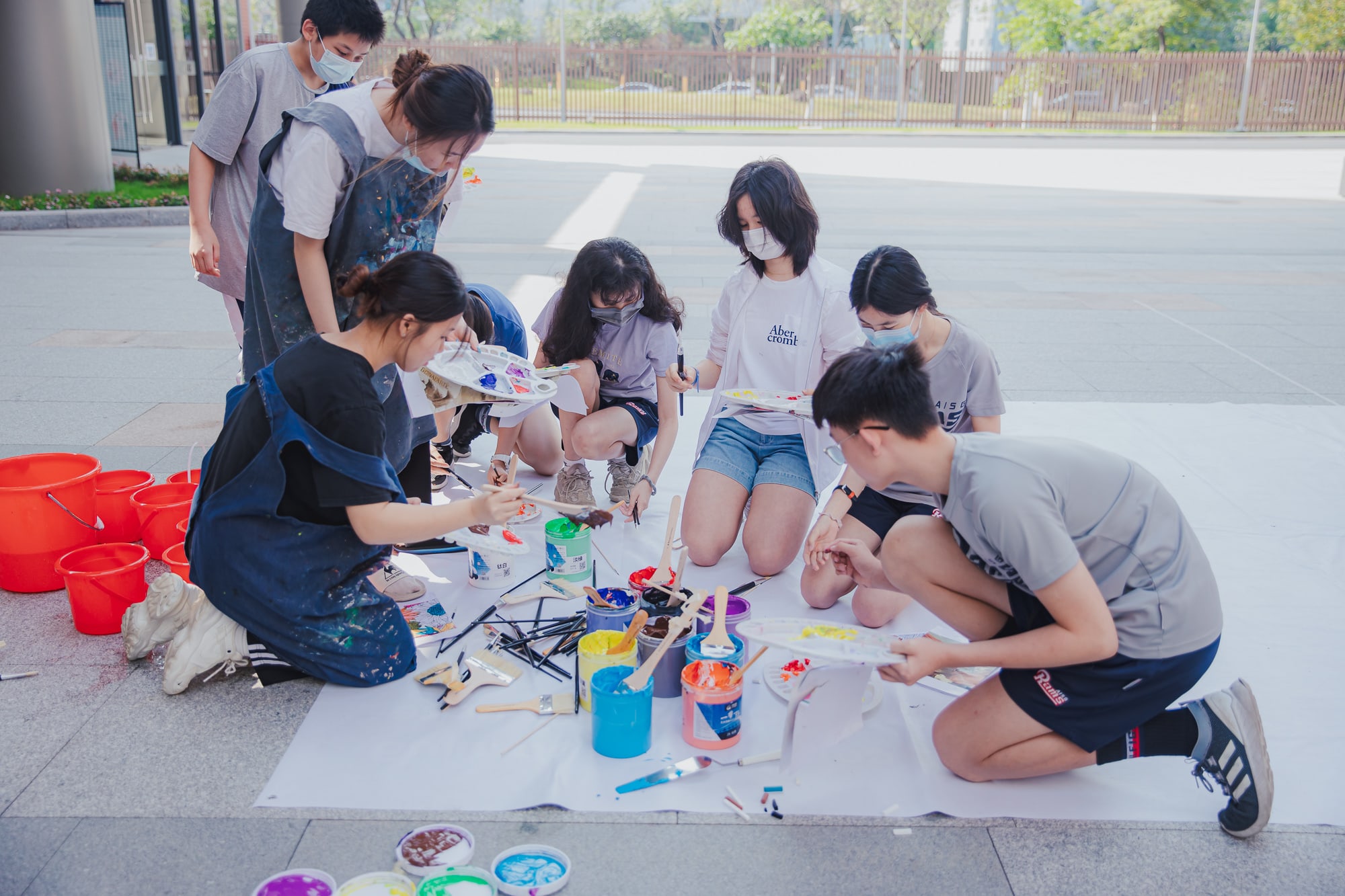 students mixing paint 
