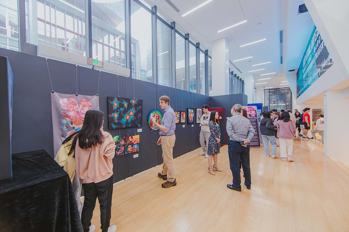 Teachers are watching the exhibition