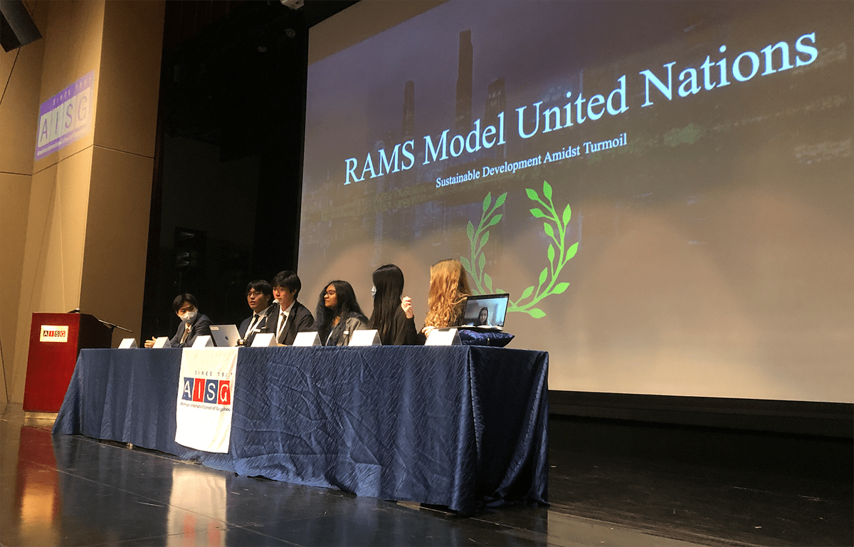 7 students is hosting the conference on stage