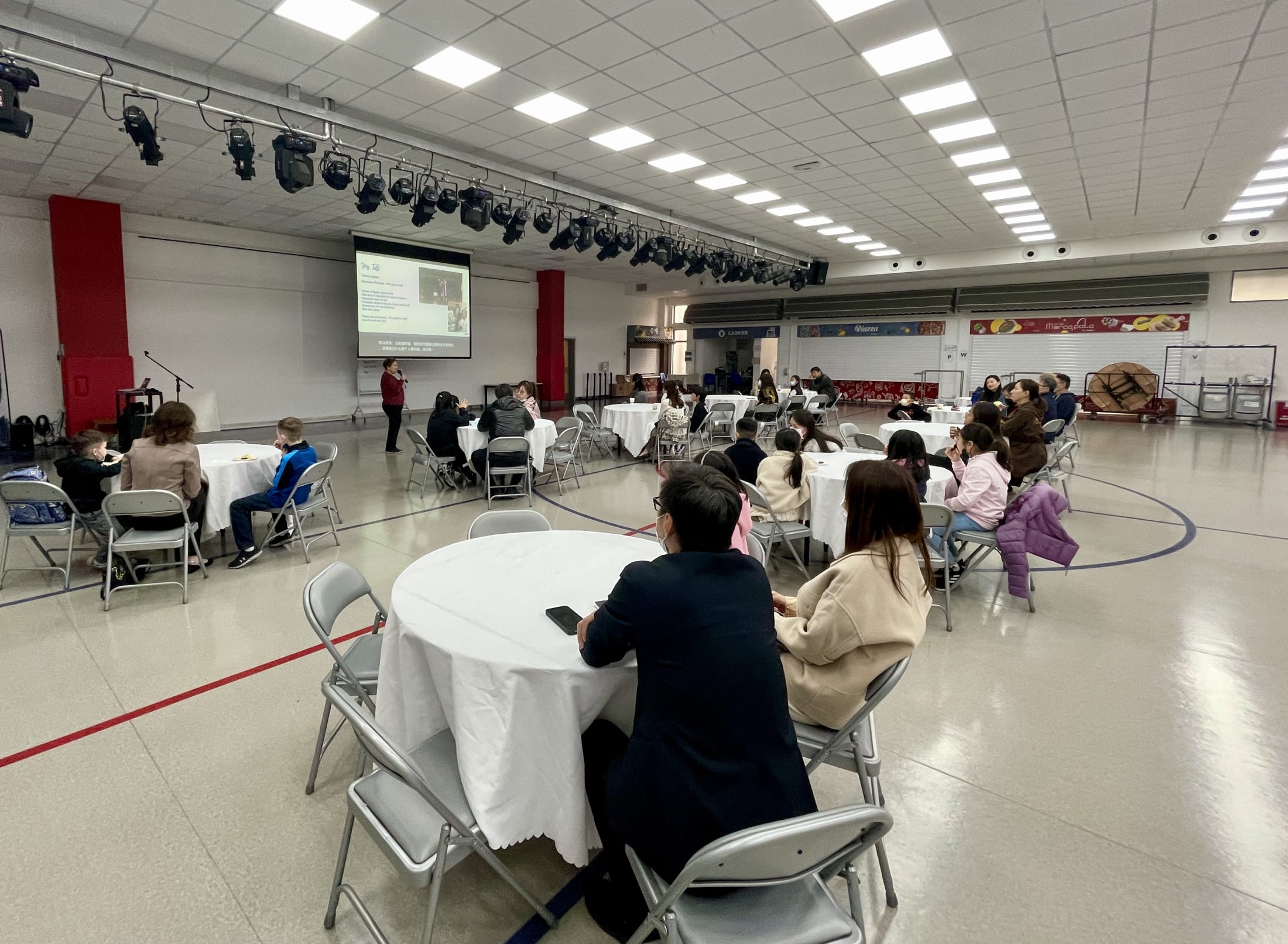 Picture of entire room of AISG's new families orientation
