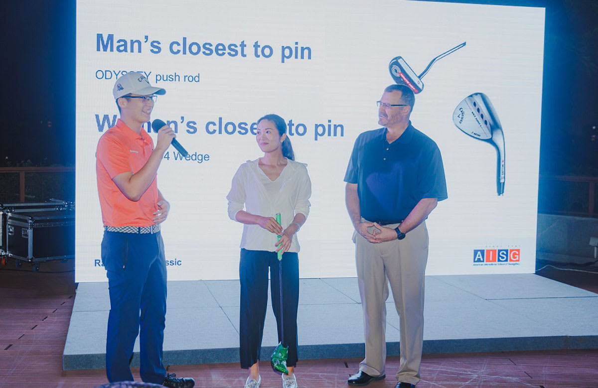 kevin baker presents the award for man's closest to the pin