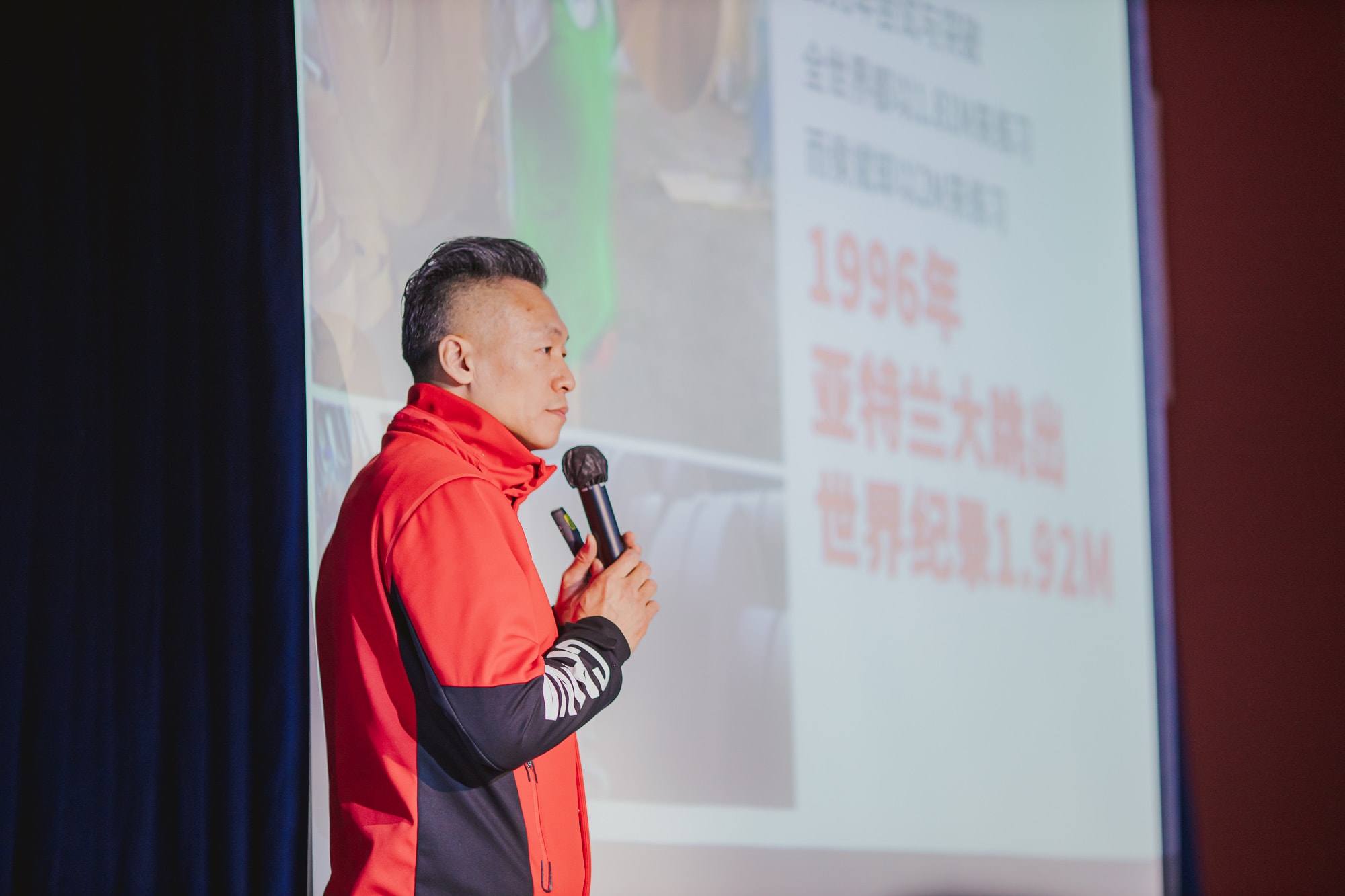 AISG Speaker Series with Hou Bin speaking at Science Park campus