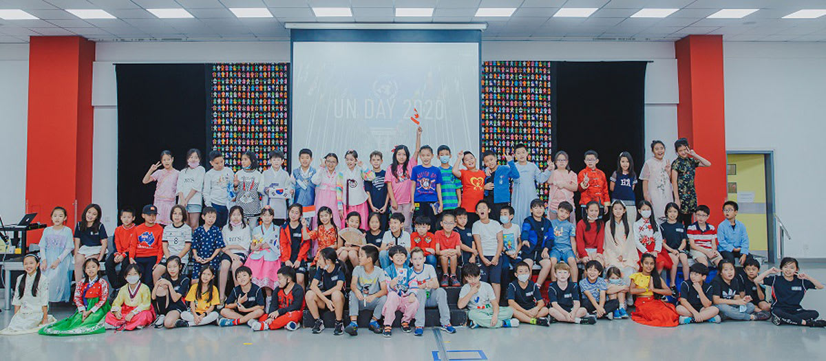 large group photo of elementary school students