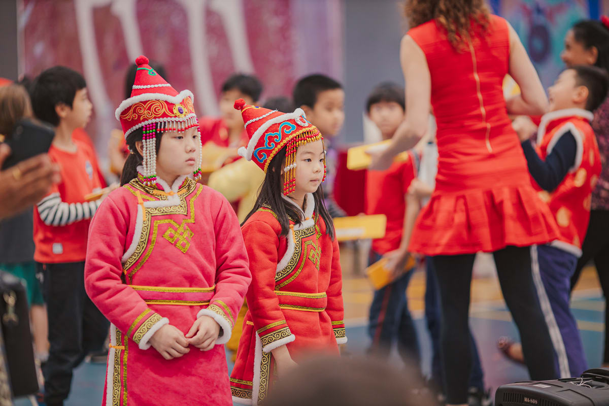 elementary girls dressed in ancient chinese dress