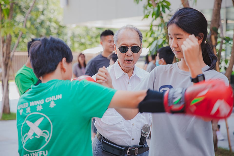Duncan Leung guides students