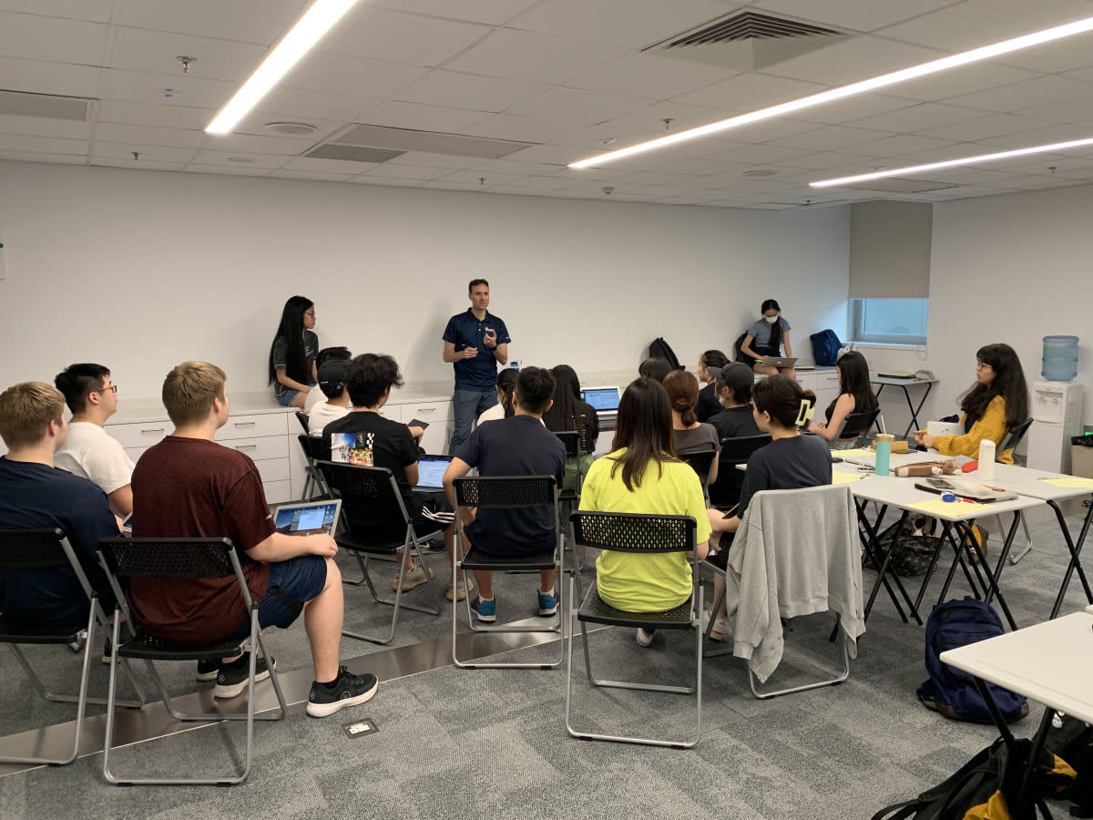 AISG College Counselor Prepping Juniors and Seniors